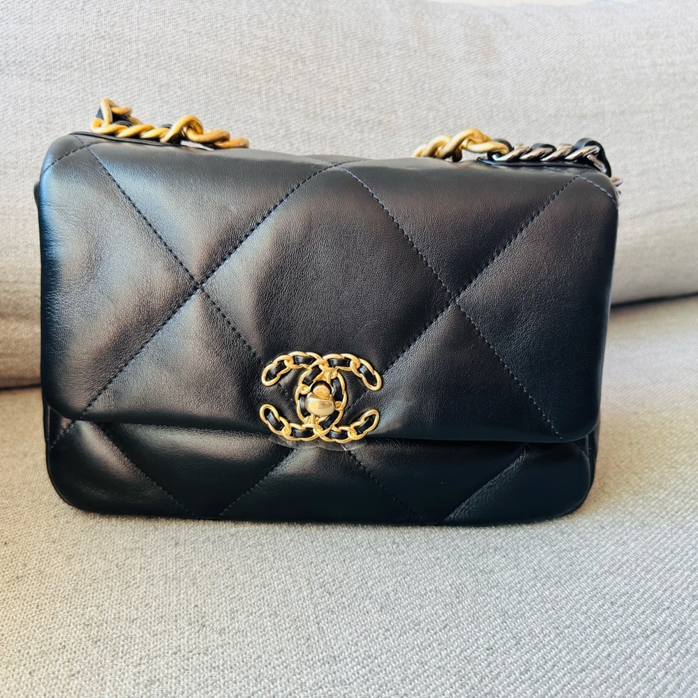 NEW- Chanel Black Quilted Leather Bag with tag - Picture 3 of 17